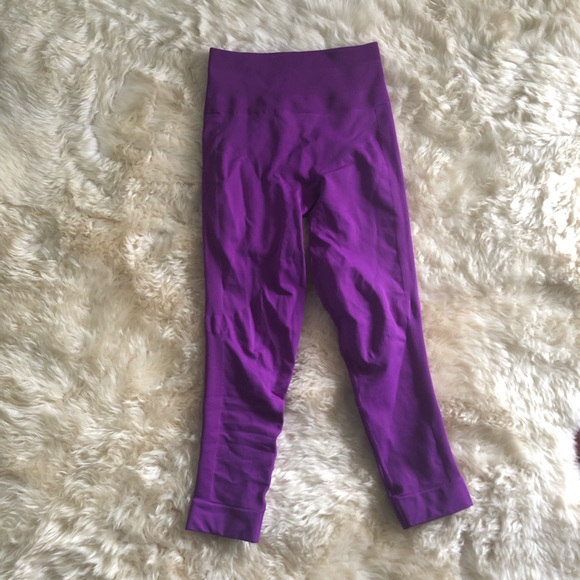 Lululemon Zone In Crop Size 6 Ultra Violet - Picture 4 of 5